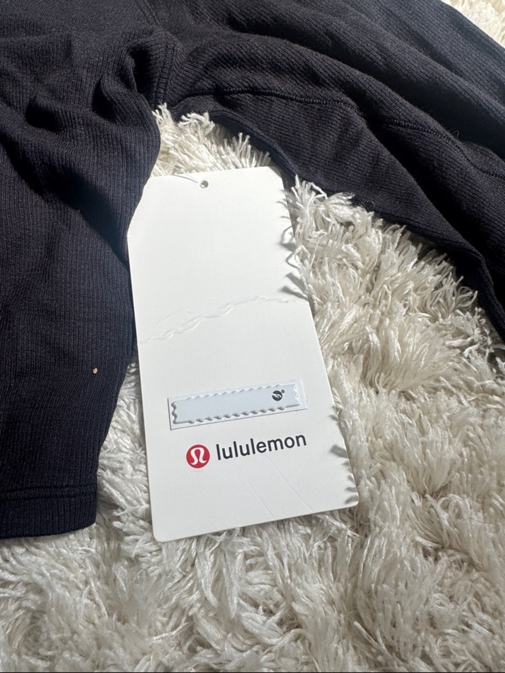 lululemon Black Long-Sleeve crystal logo-Cropped Tee size 10 - Picture 3 of 4